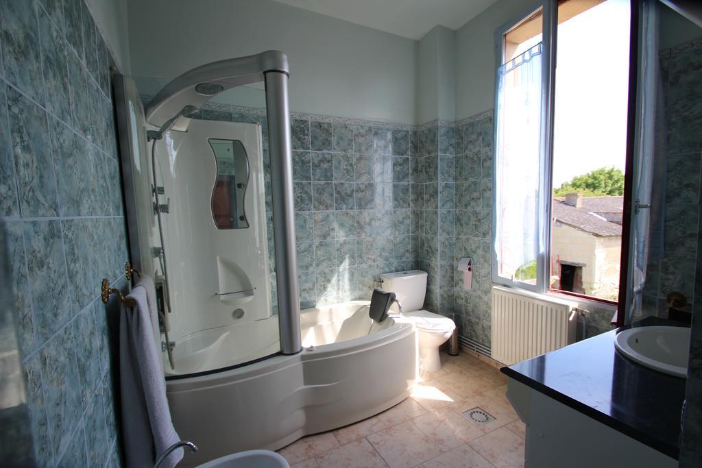 Domaine Des Roses Bed and Breakfast Vaudelnay Rum bild