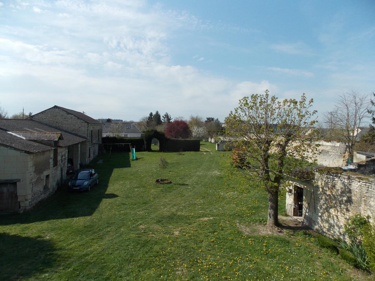 Domaine Des Roses Bed and Breakfast Vaudelnay Exteriör bild