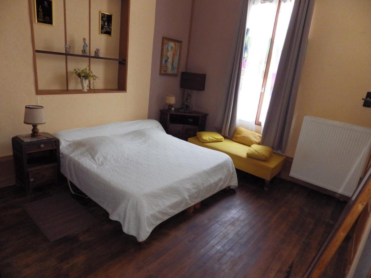 Domaine Des Roses Bed and Breakfast Vaudelnay Exteriör bild